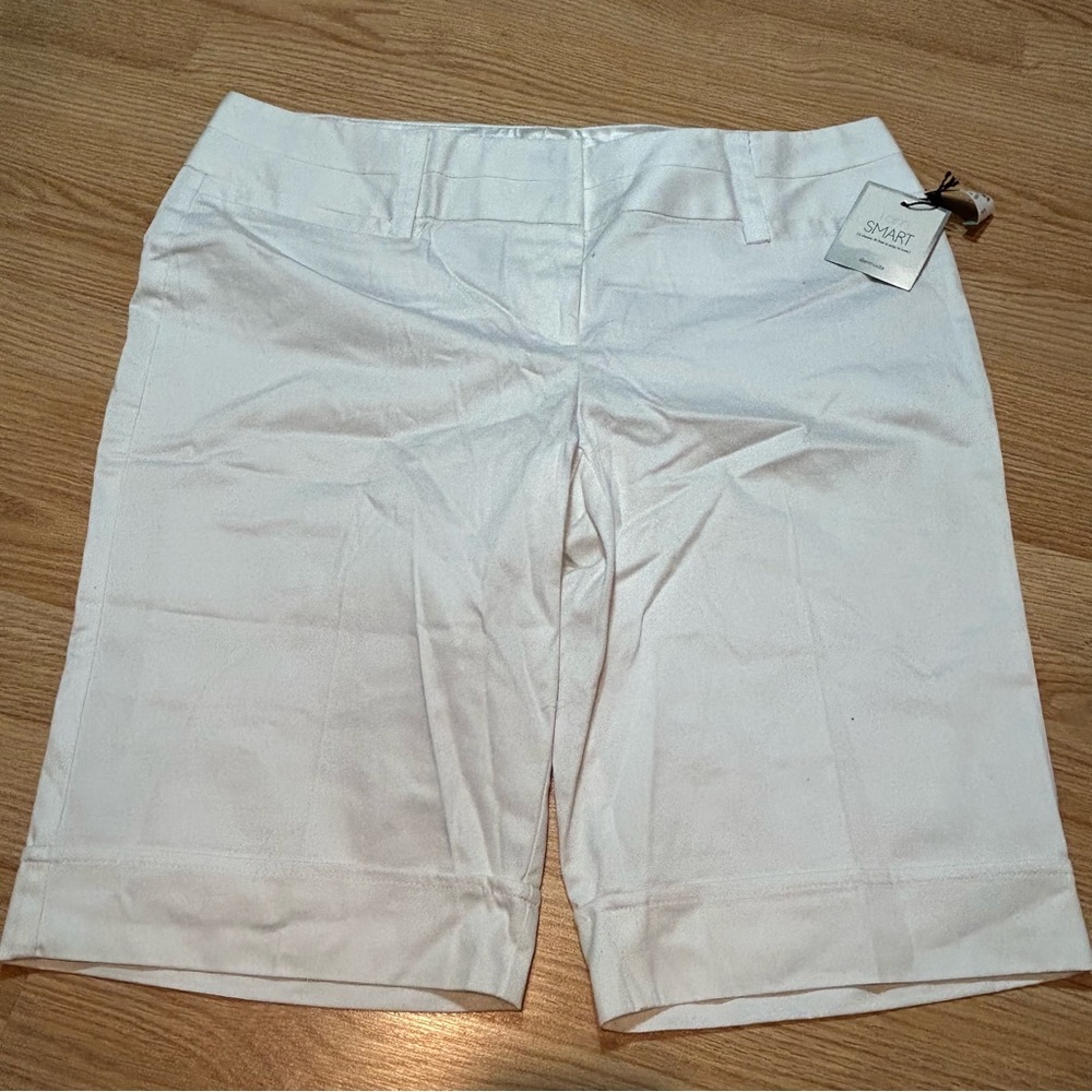 NWT Maurices white Bermuda shorts 15/16